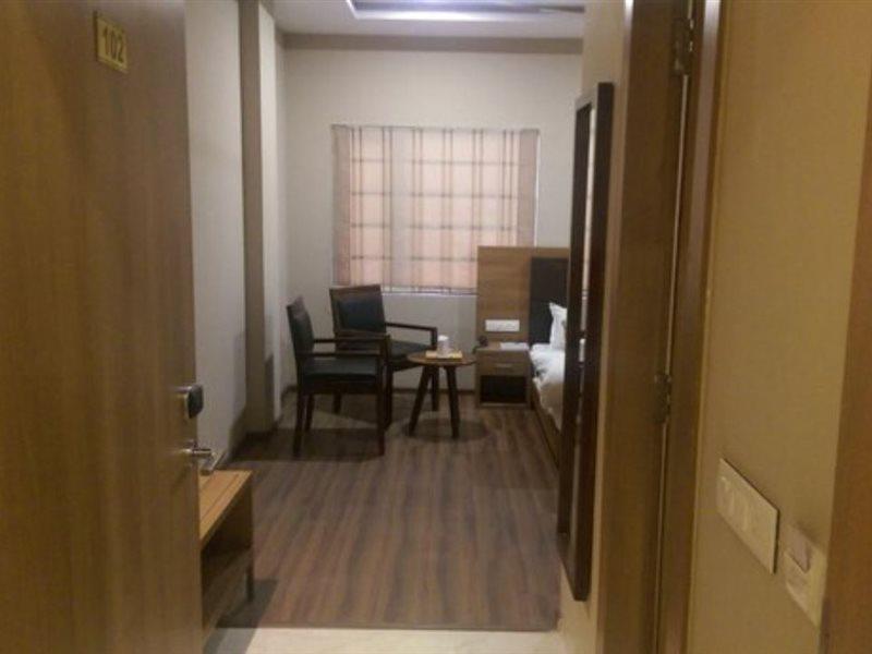The Premier Hotel Kota  Exterior photo